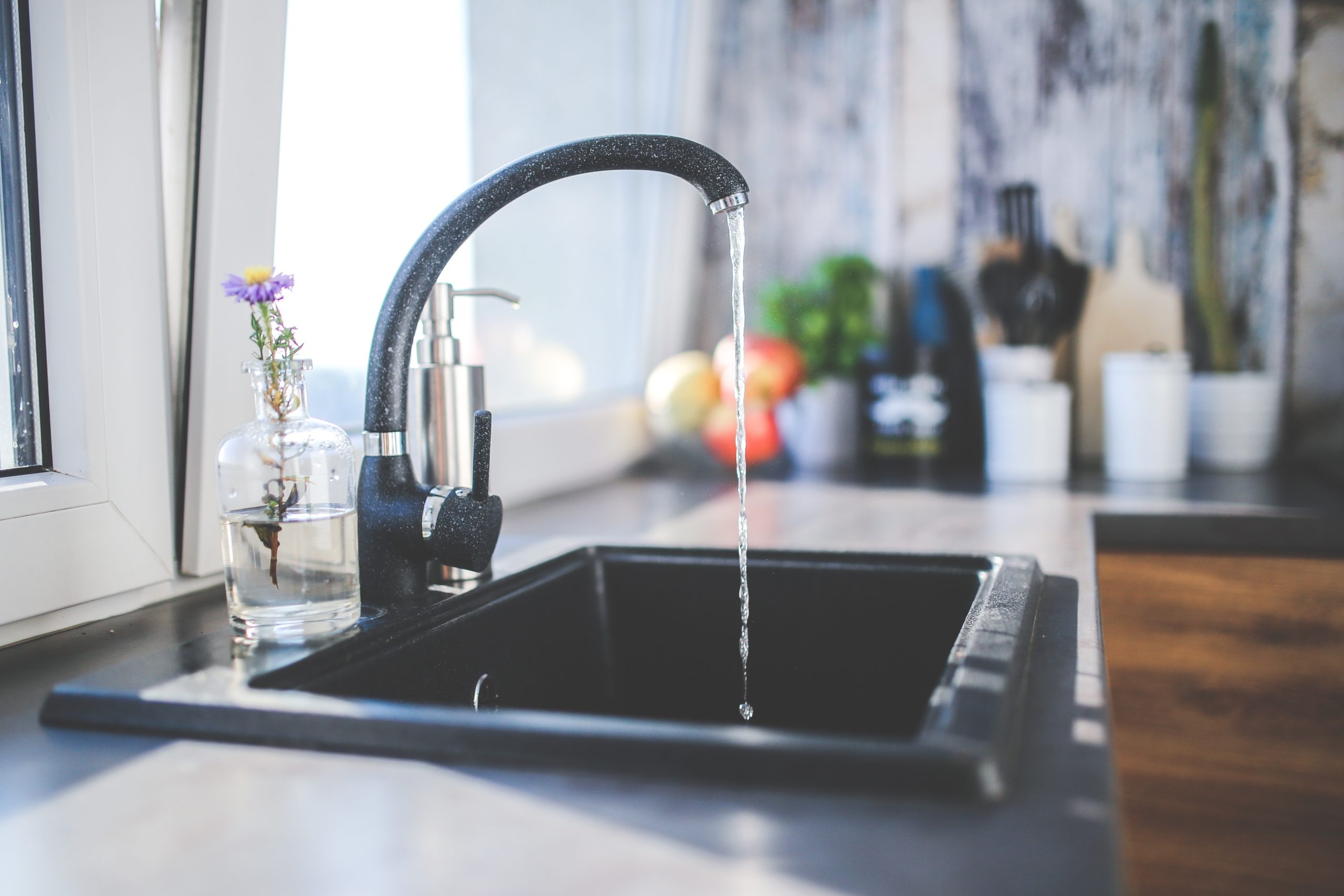 kitchen-sink-running-water